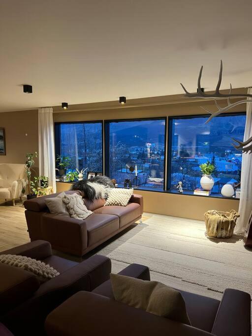 Botnahlid Villa, Mountain And Town Views And Outdoor Sauna Seythisfjorthur Exterior photo